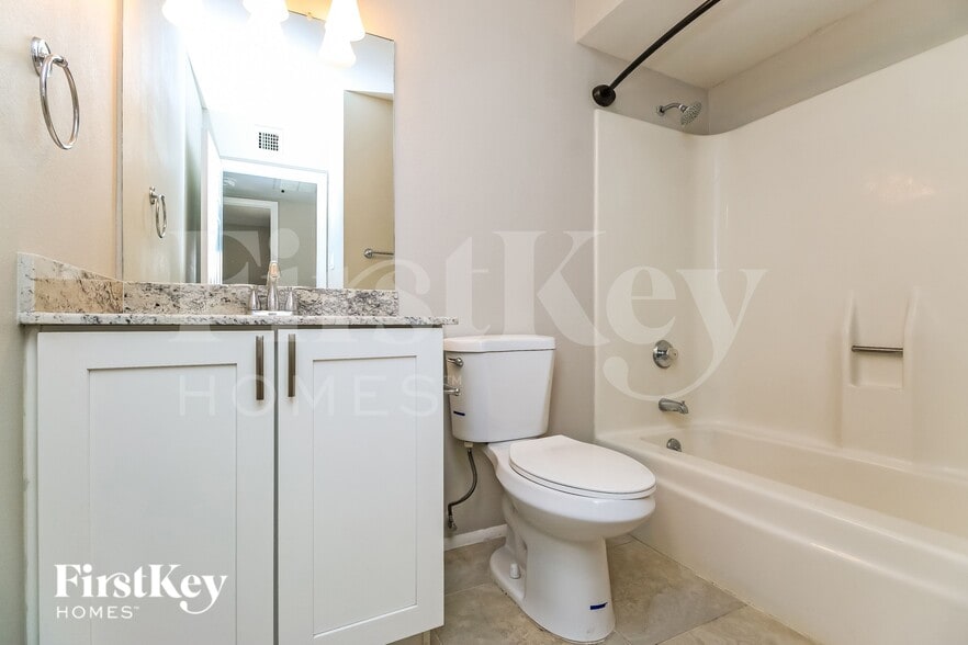 Building Photo - 320 E Orion St