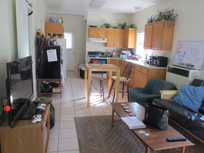 Building Photo - Branch, 367-369