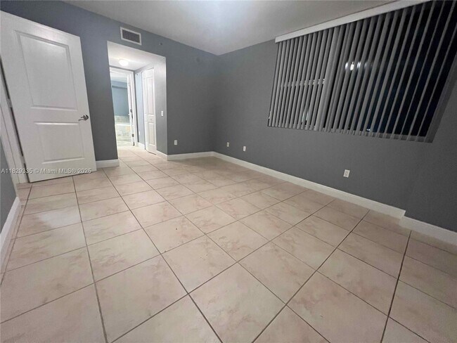 Building Photo - 2641 N Flamingo Rd