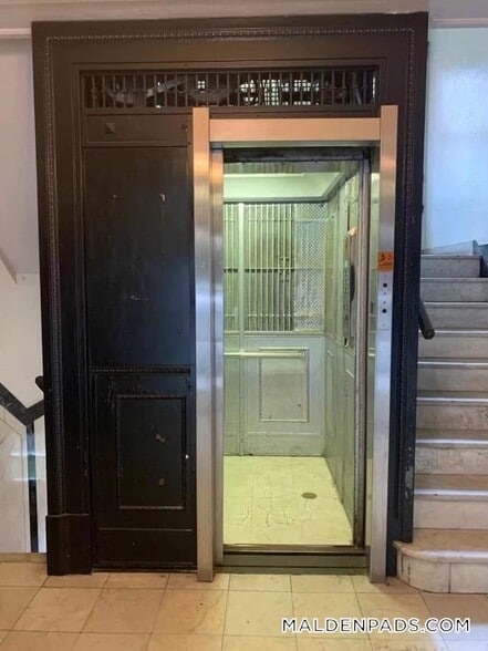 Building Photo - 17-19-19 Washington St S