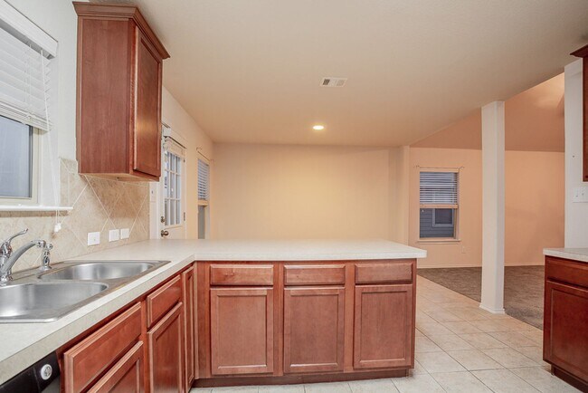 Building Photo - Beautiful 4/BR 2.5/BA Home with Incredible...