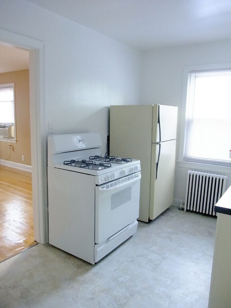 Building Photo - 8210 Greenwood Ave