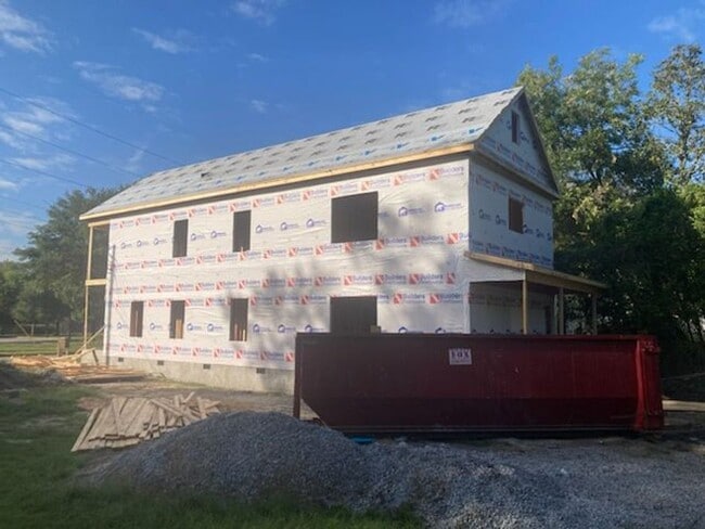 Building Photo - Brand New Duplex in The Amazing Old Shando...