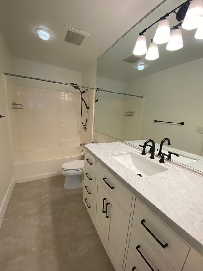 Building Photo - 450 J St