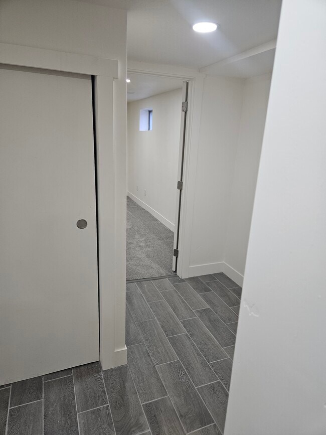 Building Photo - Roy Duplex