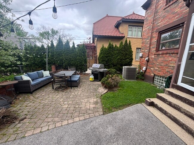 Building Photo - 290 Elm Park Ave