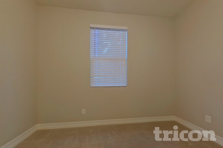 Building Photo - 2467 N 149th Ln