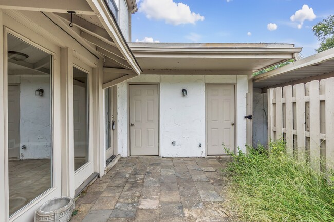 Building Photo - 7523 Bavarian Dr