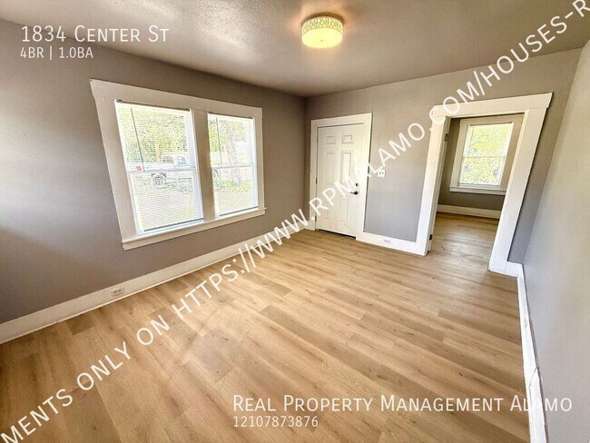 Building Photo - 1834 Center St