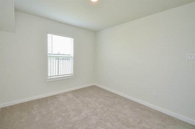 Building Photo - 4656 Peony Grn Dr