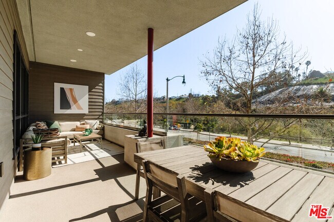 Building Photo - 12765 Bluff Creek Dr