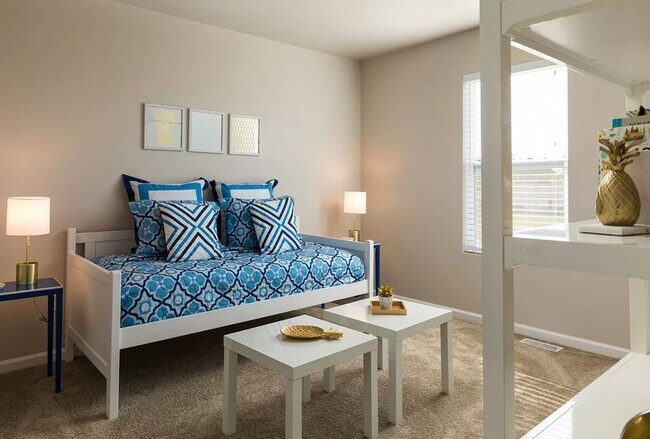 Building Photo - Newer 2000 sq ft 4 bedroom home for Lease