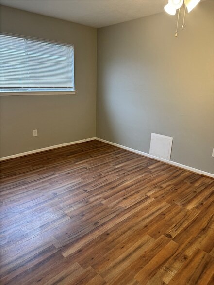 Building Photo - 2019 Redwood St