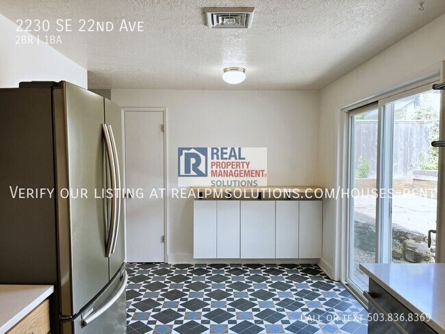 Building Photo - 2230 SE 22nd Ave