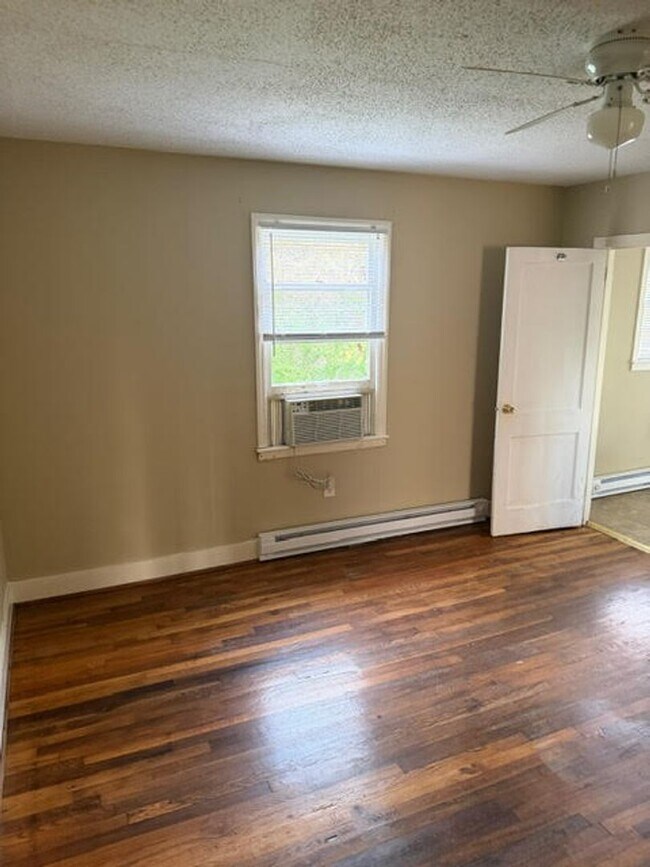 Building Photo - 231 Elder St