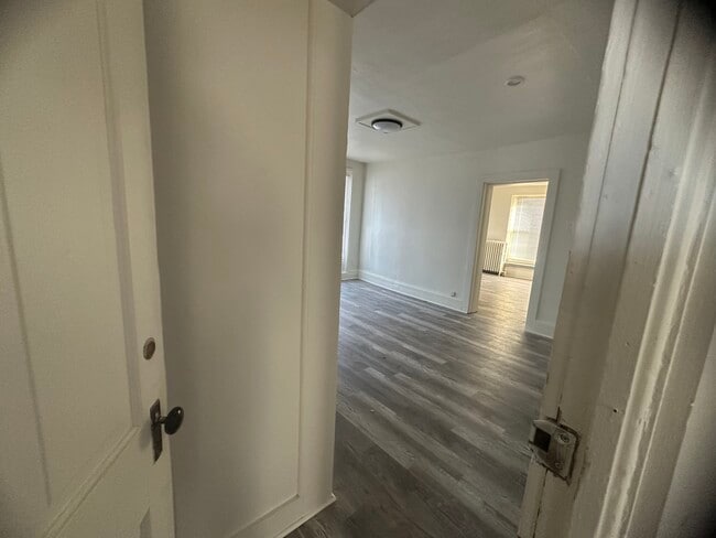 Building Photo - 404 S Main St