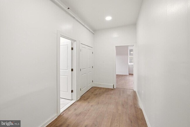 Building Photo - 6012 Ridge Ave