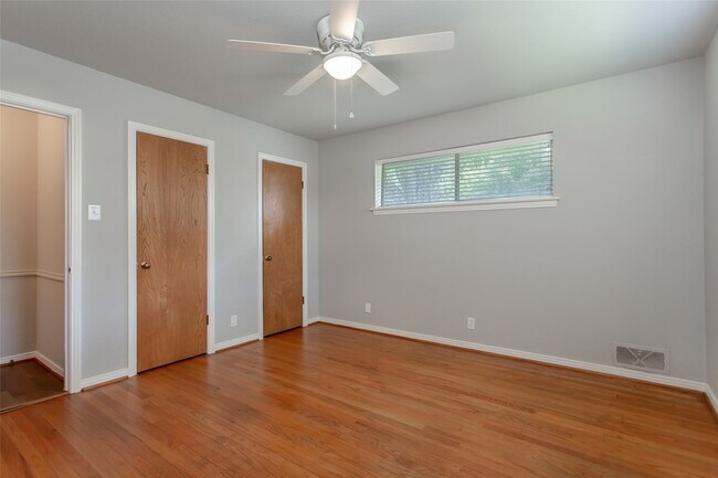 Building Photo - 6105 E University Blvd