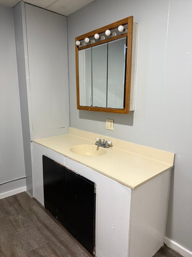 Building Photo - 201 W Market St