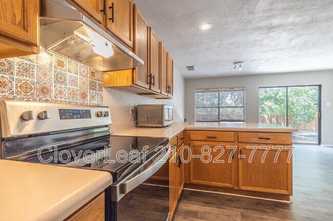 Building Photo - 8019 Hilltop Crest