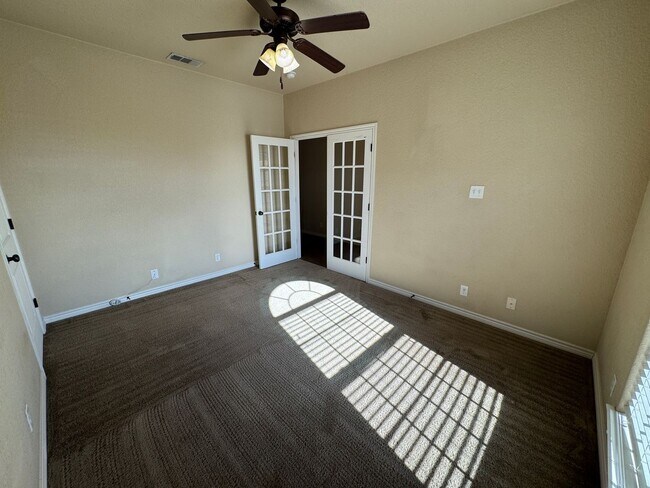 Building Photo - 601 W Little Dipper Dr