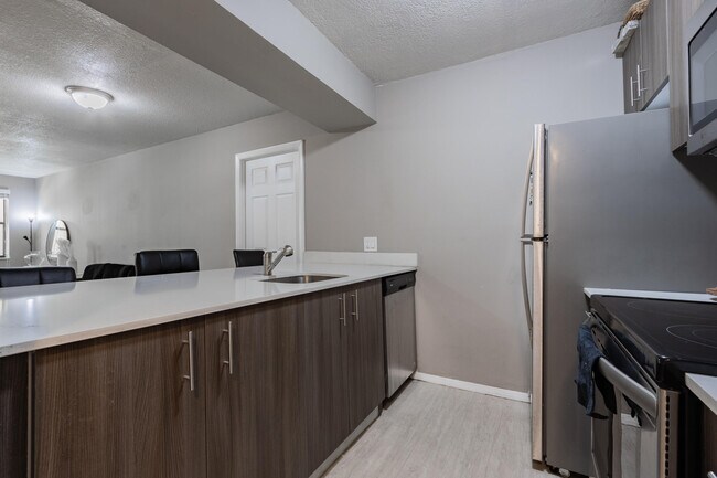 Building Photo - 8100 Geneva Ct