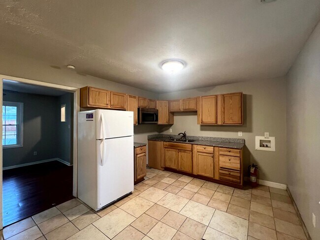 Building Photo - 6545 Amanda Cir