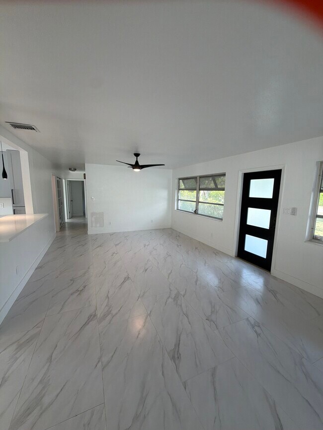 Building Photo - 1184 Milano Dr