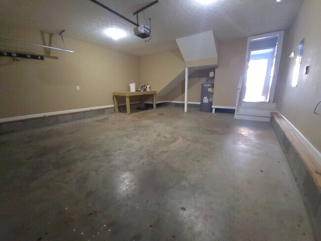 Building Photo - 961 Joey Dr