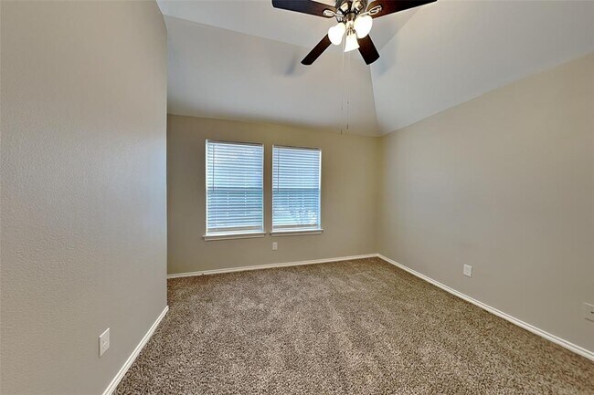 Building Photo - 26953 Kings Crescent Dr