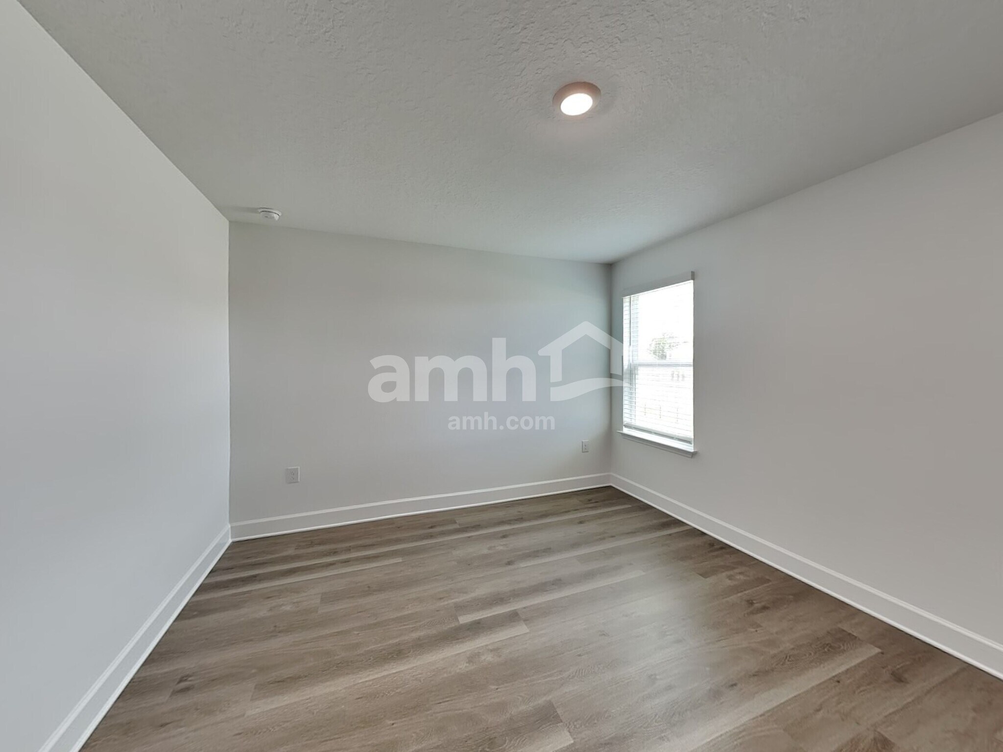 Building Photo - 2915 19th Ave W
