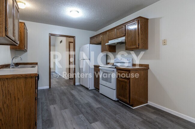 Building Photo - Cute 3 Bed, 2 full bath Townhome in Liberty
