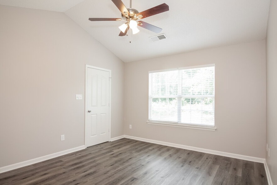 Building Photo - 11518 Larix Dr