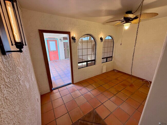 Building Photo - 11367 S Phoenix Dr