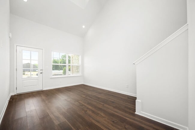 Building Photo - Park Place Townhome!