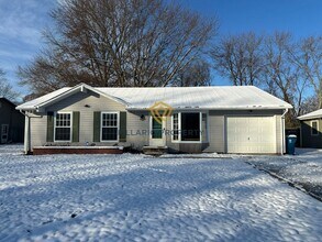 Building Photo - Spacious & Updated 4BR/2BA Home Near Holliday Park — Move-In Ready!