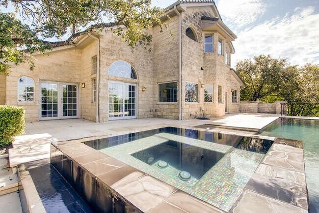 Building Photo - 400 Canyon Rim Dr
