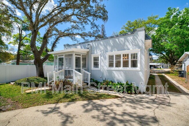 Building Photo - 829 N Hyer Ave