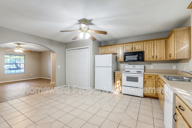 Building Photo - 204 Gerrish St