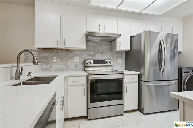 Building Photo - 7122 Wood Hollow Dr