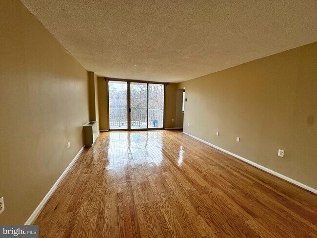 Building Photo - 2500 N Van Dorn St