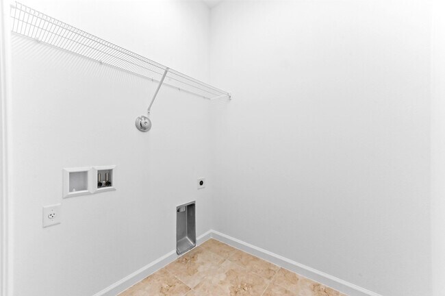 Building Photo - 4093 Longwood Lake Sq