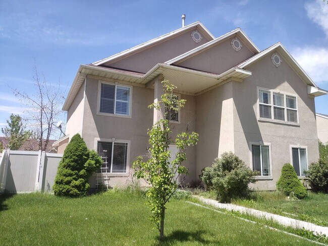 Building Photo - Beautiful 2 Story Home w attached 2 car ga...
