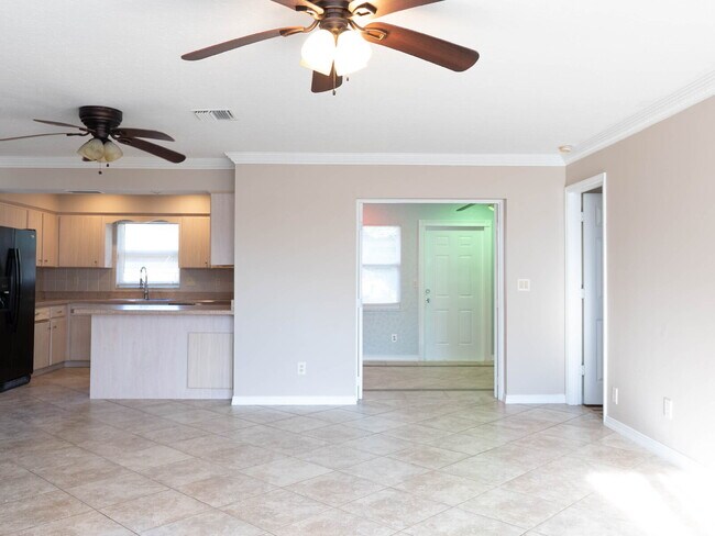 Building Photo - MOVE IN WITH ZERO DEPOSIT - UPDATED 3 BEDROOM HOME IN VENICE