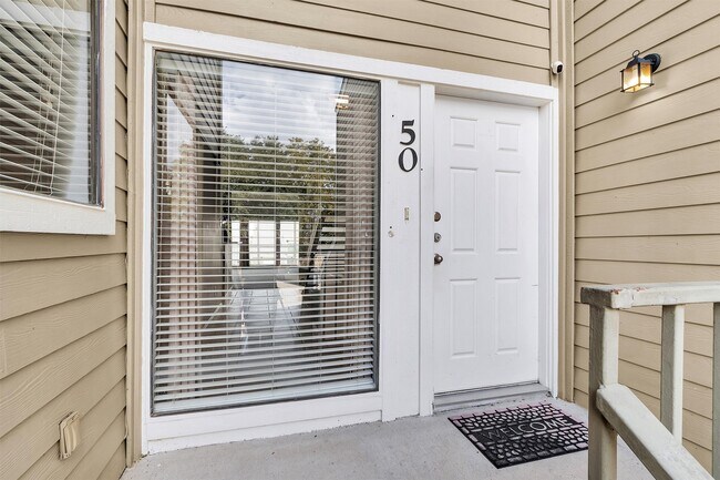 Building Photo - 50 April Point Dr S