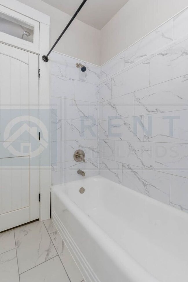 Building Photo - Beautiful Home in Melrose Heights