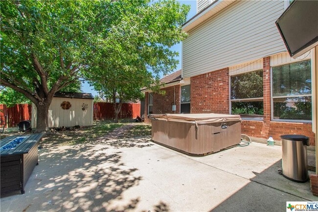 Building Photo - 2122 Modoc Dr