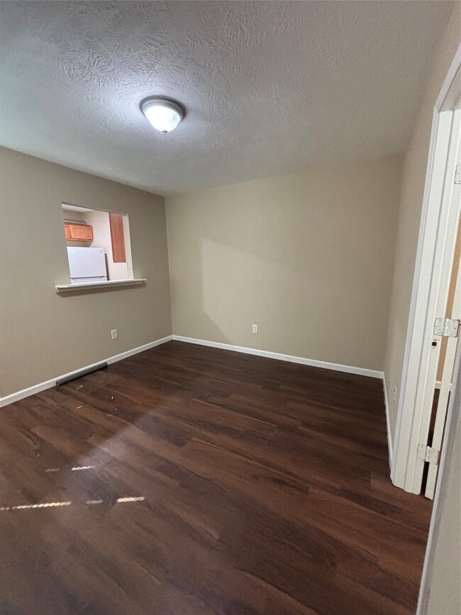 Building Photo - 17109 River Rd