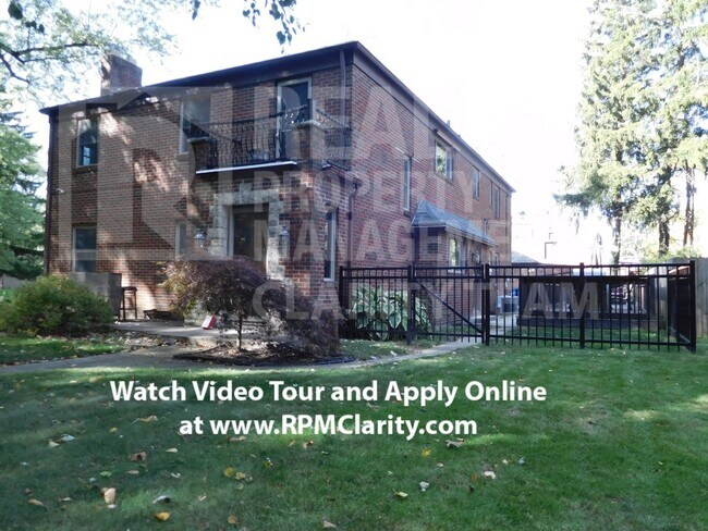 Primary Photo - 2458 Kenwood Blvd