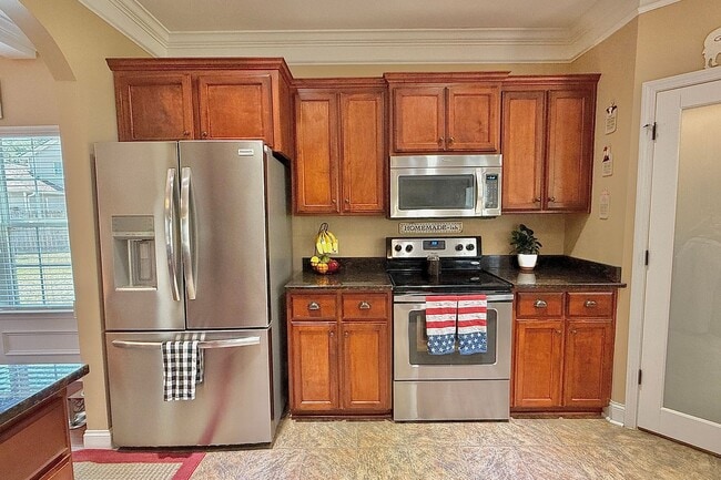 Building Photo - 470 Briarcrest Dr NE